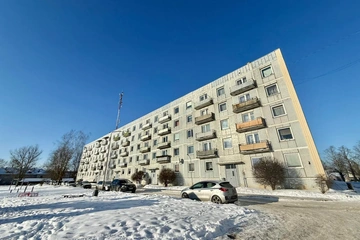 Trīs istabu dzīvoklis Jauntukumā